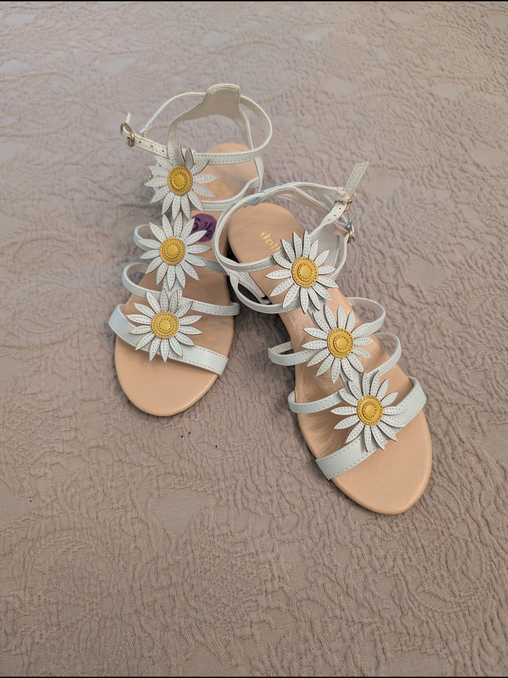 Dollhouse White Daisy-Strap Women’s Sandals